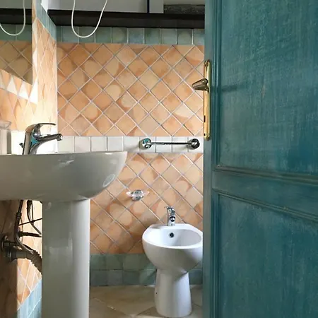 Cava Francese - La Maddalena - La Casa Dello Scalpellino