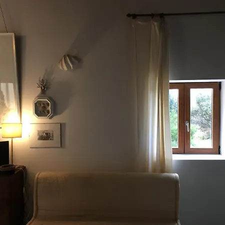 Cava Francese - La Maddalena - La Casa Dello Scalpellino