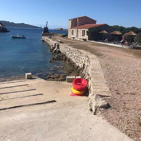 Cava Francese - La Maddalena - La Casa Dello Scalpellino *